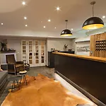 Two Timez - Boutique Hotel - With Ac